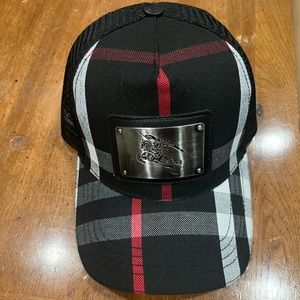 Burberry new without tag plaid baseball cap trucker cap hat women’s/mens/ unisex